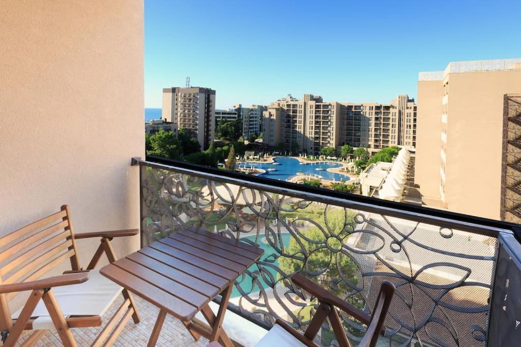 Royal Beach Apartment Barcello B Pantai Sunny Bagian luar foto