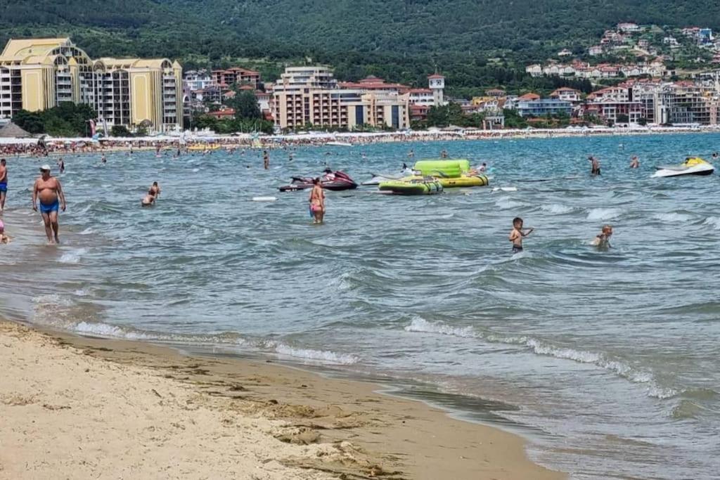 Royal Beach Apartment Barcello B Pantai Sunny Bagian luar foto