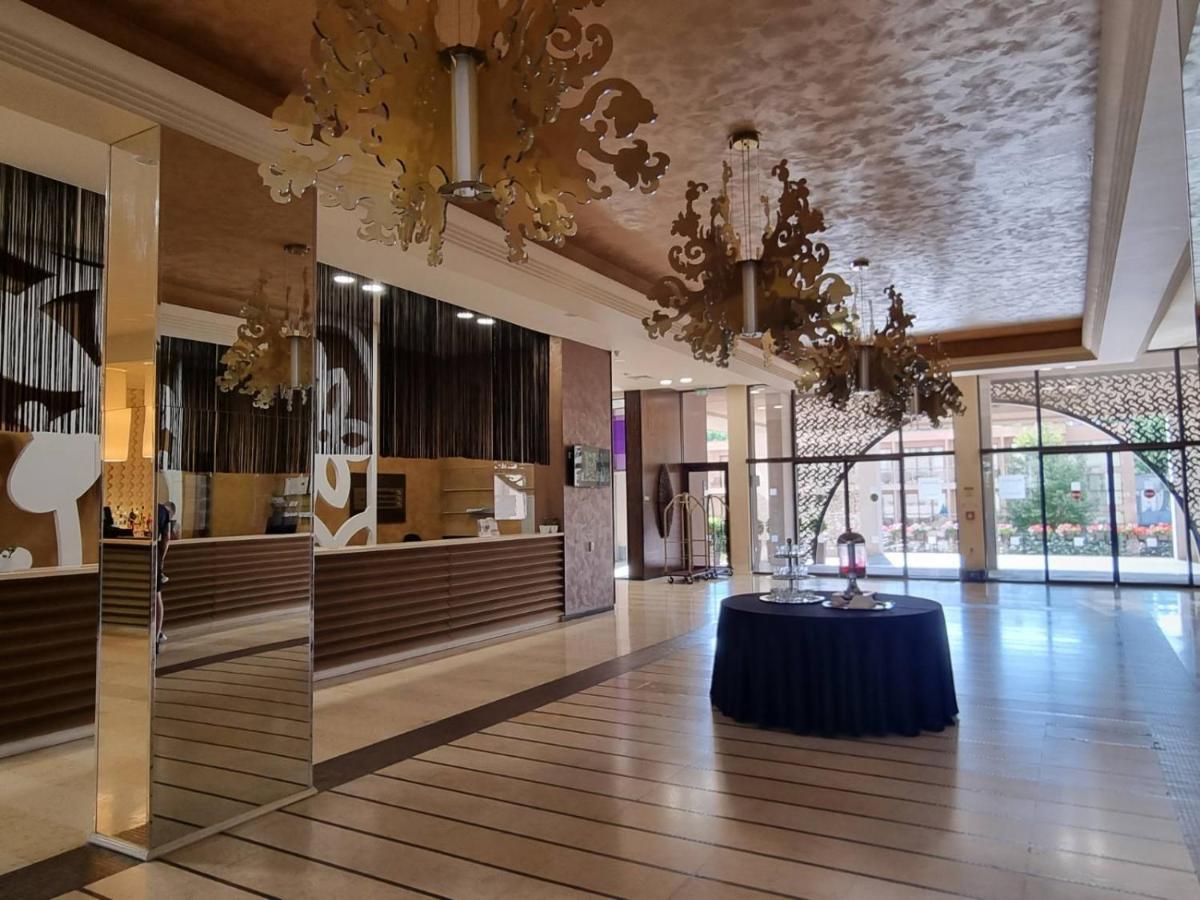 Royal Beach Apartment Barcello B Pantai Sunny Bagian luar foto